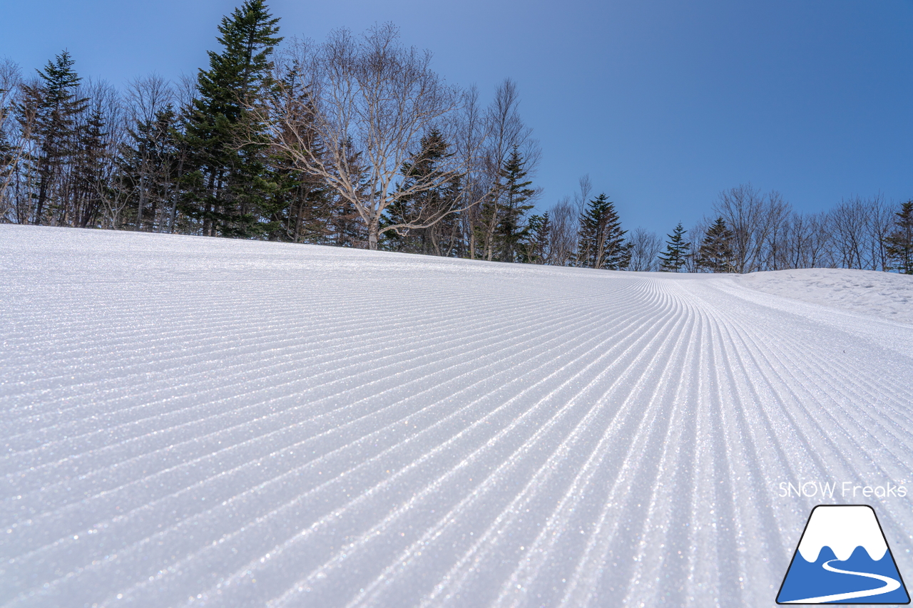 朝里川温泉スキー場｜豊富な残雪のおかげで、4月10日（日）まで営業延長中！日本海を眺めながら、のんびり春スキー＆スノーボードを楽しみましょう♪